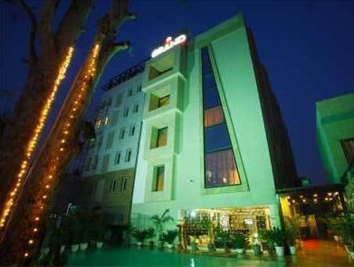 The Grand Hotel Bizzotel Γκουργκάον Εξωτερικό φωτογραφία